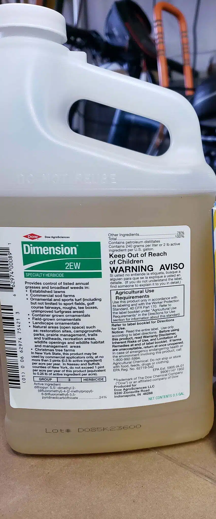Dimension 2EW dithiopyr herbicide bottle