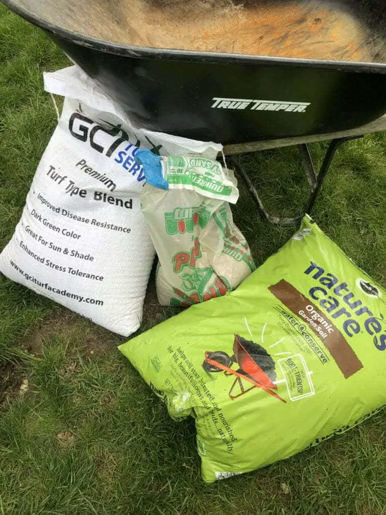 Sand mixture for seeding and leveling