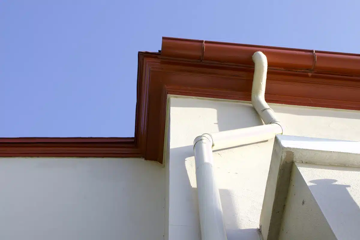 Gutter mounted along a roof edge